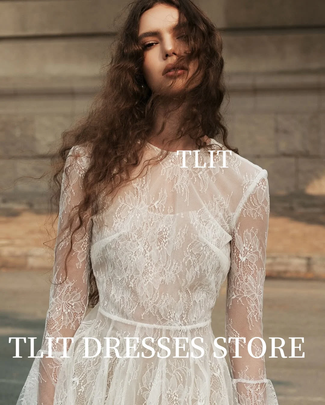 فساتين زفاف TLIT أنيقة من الدانتيل قصيرة على شكل حرف a ورقبة دائرية وأكمام طويلة من الدانتيل مضيئة بدون ظهر رداء De Mariée مخصص