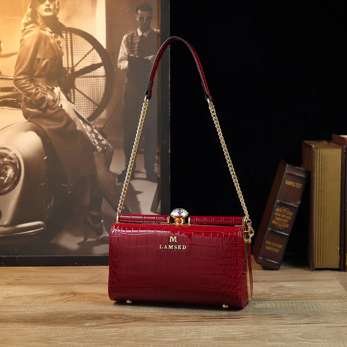 Classic metal chain handbag, Luxury Fashion Evening Shoulder Clutch Bag With Rhinestone Clasp, Vintage Style Purse For Women