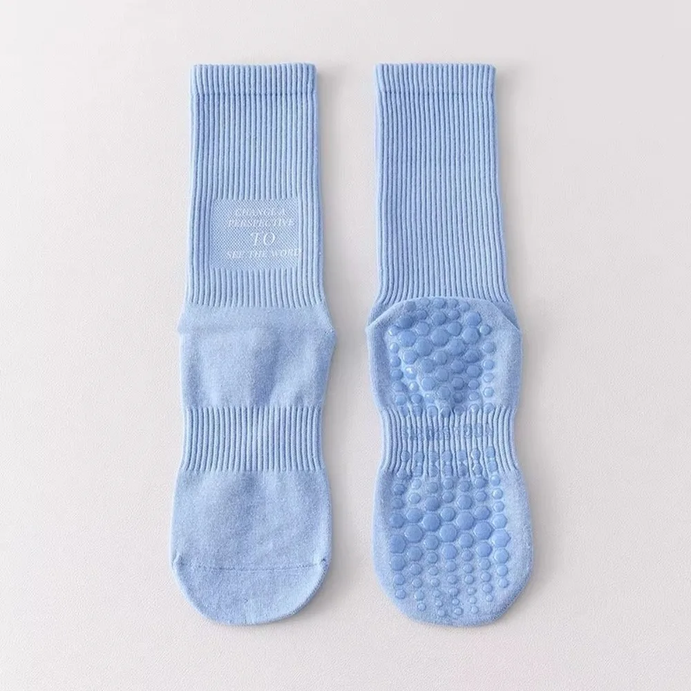 

Fashion Anti Slip Yoga Socks Soft Professional Pilates Socks Letter Printed Women Mid Tube Socks Skipping Rope Running Dance