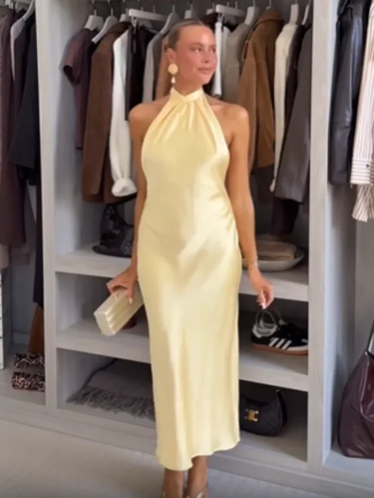 Chic Backless Bow Lace Up Halter Abito giallo Moda Raso senza maniche Off Shouler Abito a pieghe Donna 2025 Elegante Party Vestido