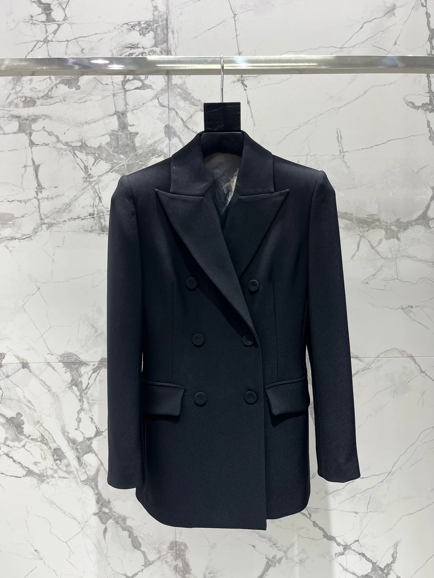 

Женский приталенный двубортный пиджак из шерсти с длинным рукавом, нейтральный стиль, для офиса, элегантный и стройнящий силуэт