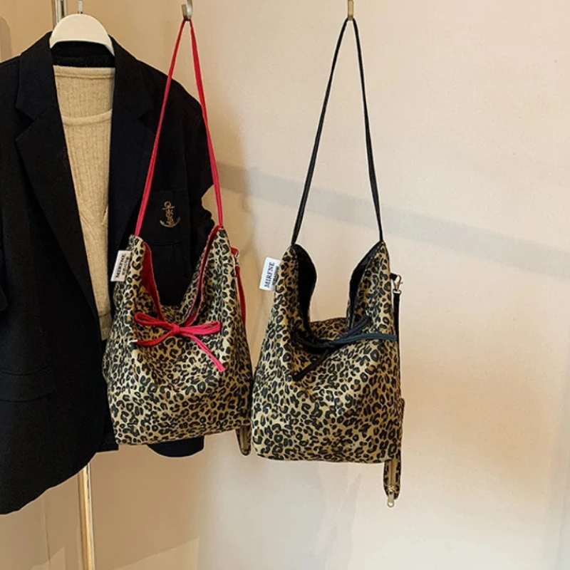 Fashion Simplicity Nylon Leopard Print Design Women‘s Shoulder Bags 2024 High Quality Versatile Reversible Back Ladies Handbags