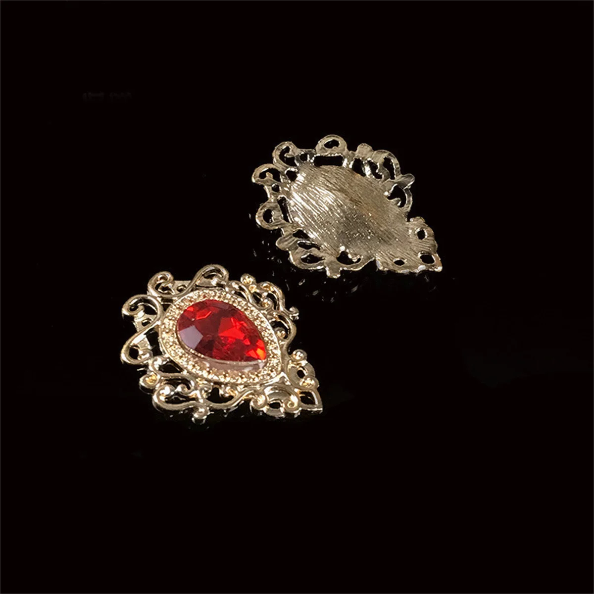 Z45 3Pcs Palace gemstones hollowed lace water droplets gemstones minimalist corsage pin accessories alloy accessories