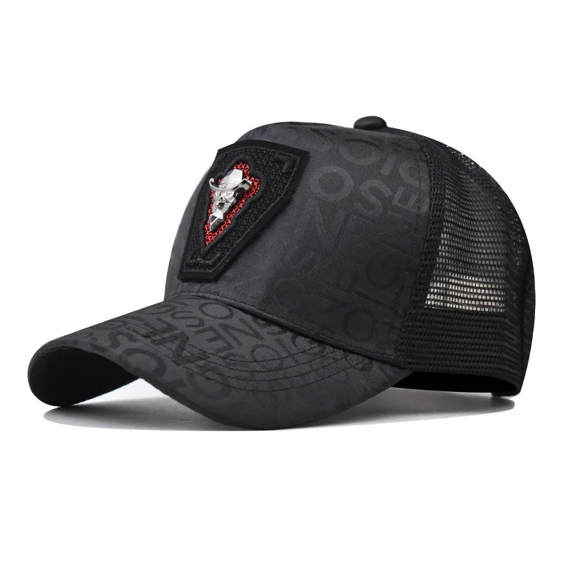 

New Trendy Skull Baseball For Men And Women With Label Graffiti Trucker Hat