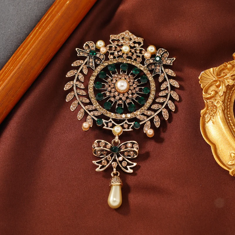 New Vintage Style Baroque Bow Brooch Retro Court Openwork Flowers Rhinestone Pendant Brooches Coat Pin Accessory Badges Gift