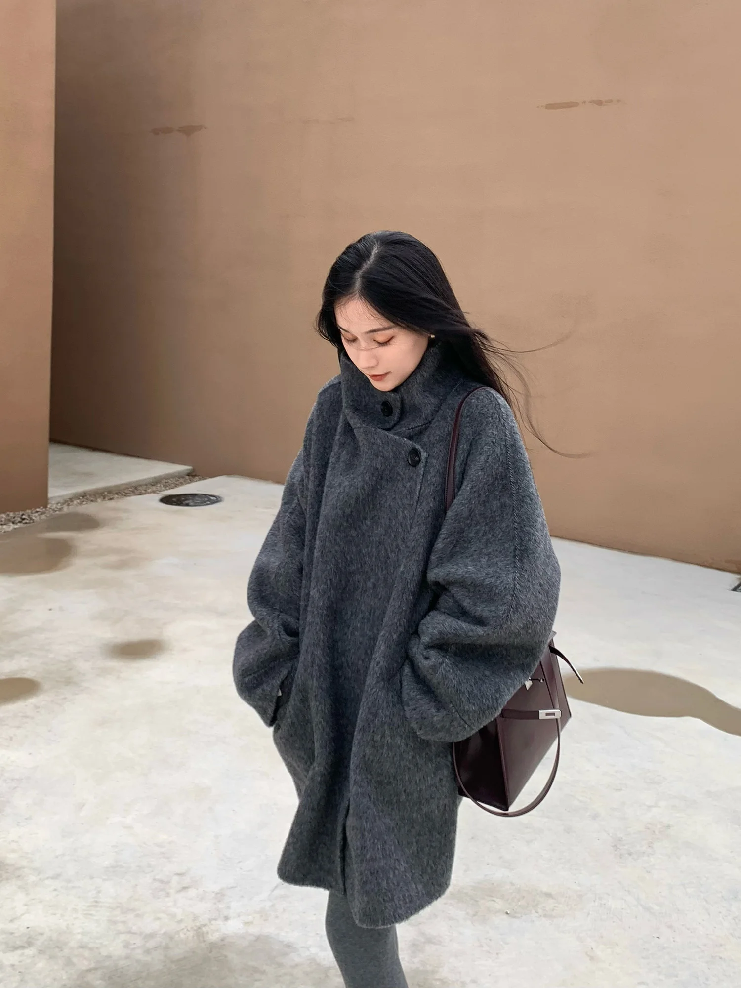 

Double-Sided Woolen Coat Women's Loose Silken Thiened Tibetan Camere Korean Sle Large Coat High-End Sensation New 2025