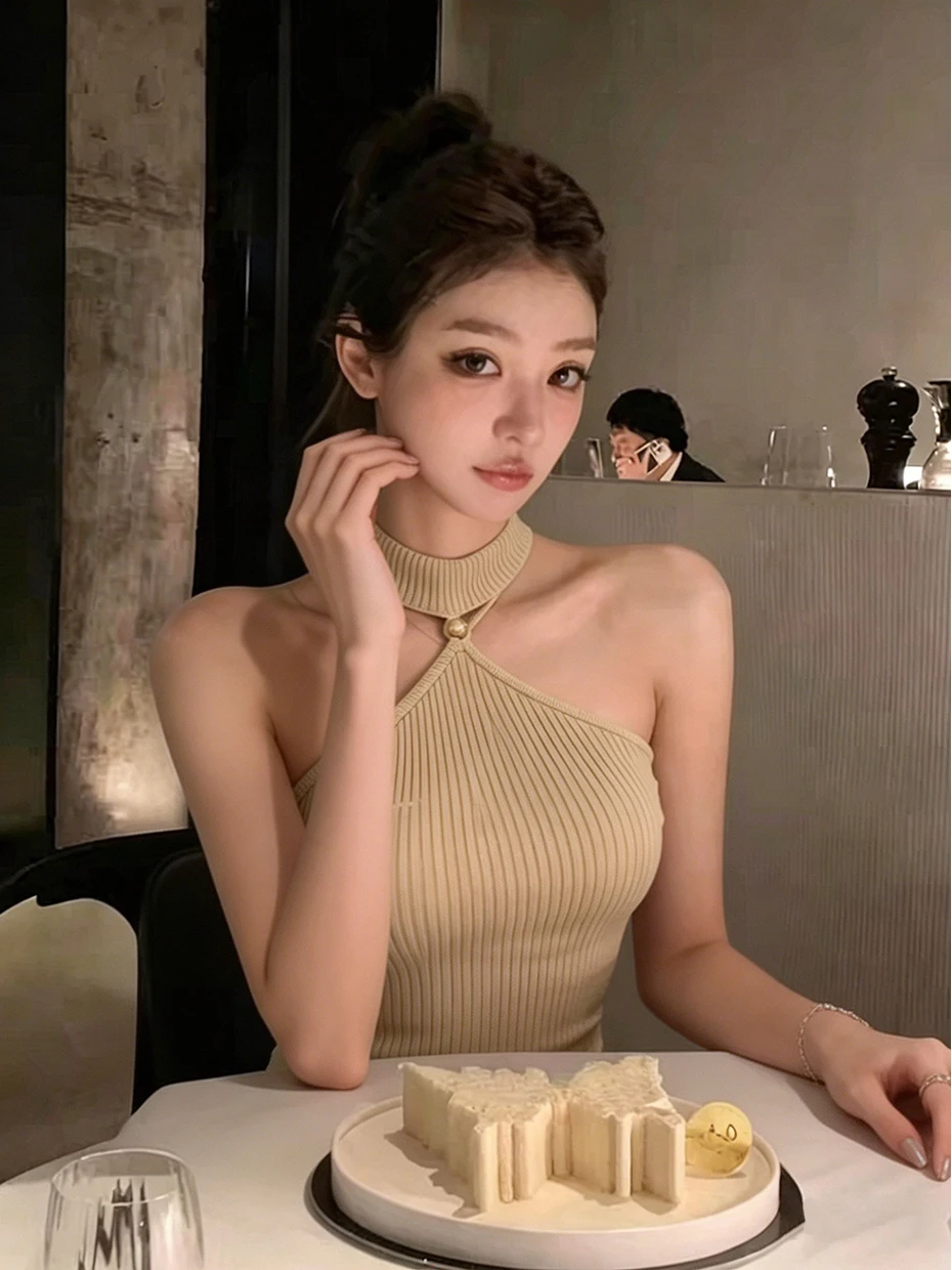 French Style Knitted Short Sleeveless Women's Vest Neck Hanging Design Summer Slimming Top Inner And Outer Wear Casual Sport