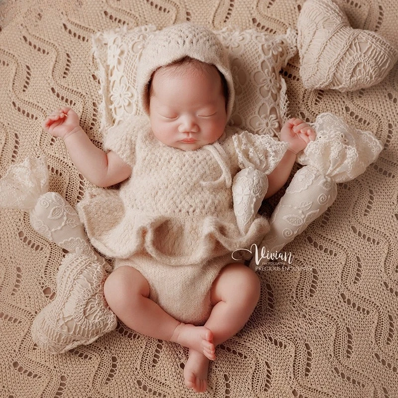 Puntelli per fotografia neonato Sfondo lavorato a maglia retrò Abito da coniglietto lavorato a maglia con set a tema cuscino in pizzo carota per servizio fotografico in studio