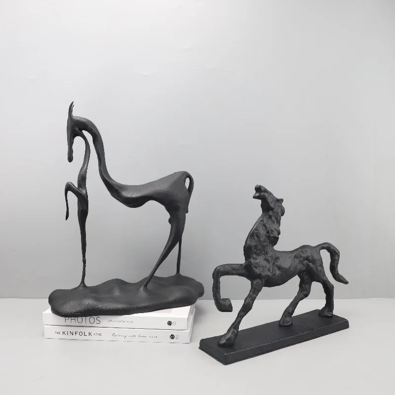 Nordic Creative Geometric Cast Iron Walking Steed Animal Sculptured Ornaments Living Room Entrance Model Room Home Decorations