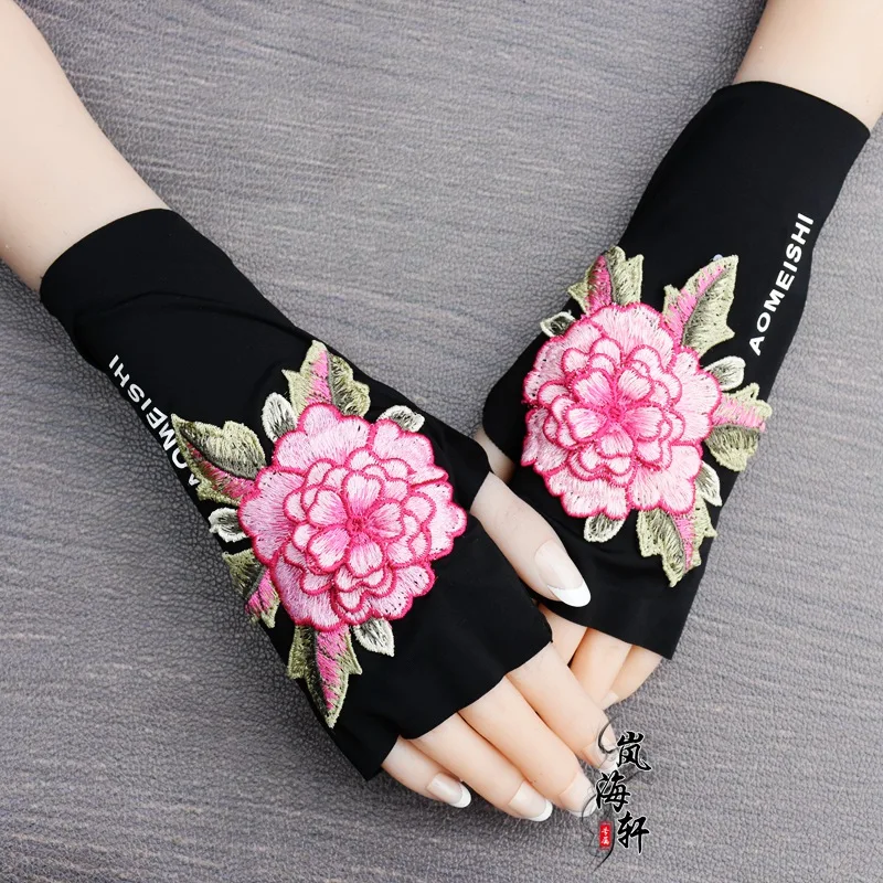 Guanti ricamati stile etnico Bracciali da donna Seta ghiacciata Sottile Mezze dita Cicatrice Touch screen parasole primaverile ed estivo