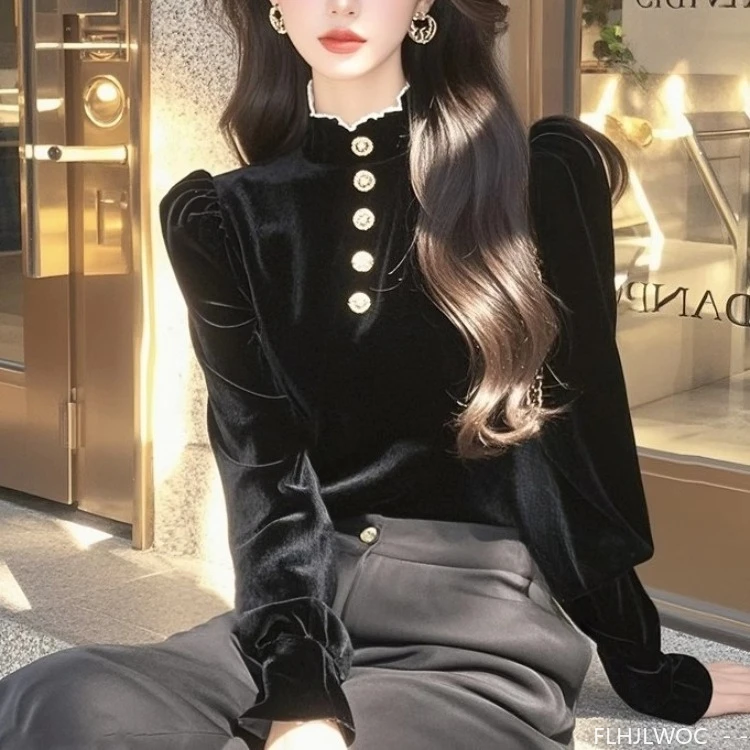 Elegante Oberteile aus schwarzem Samt, Blusen, Neujahr, Damen, Herbst und Winter, Basics, langärmelig, französisches Design, Bling-Knopf-Rollkragenpullover