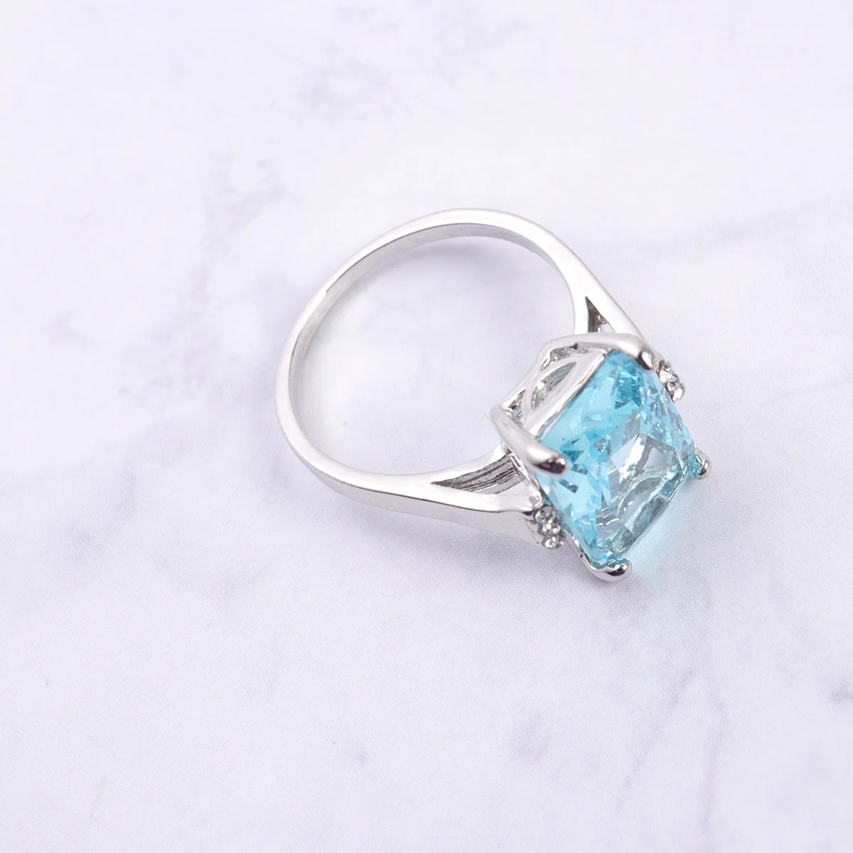 

Легкое кольцо для женщин, размер 9, роскошное модное элегантное обручальное свадебное украшение, подарок для женщин, легкое кольцо