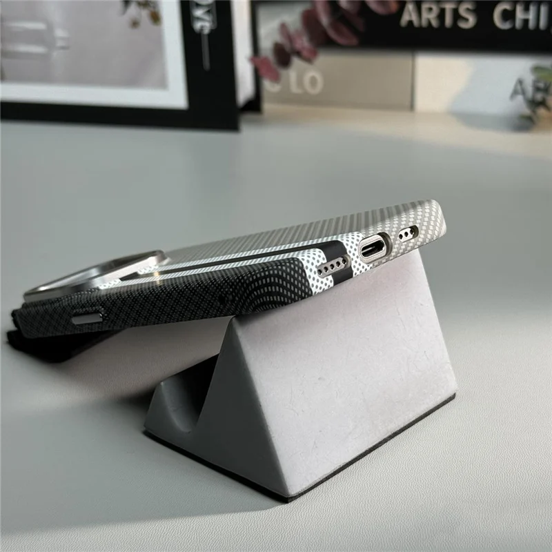 Hit Color Carbon Fiber Texture Magsafe Case For iphone 16 15 14pro 13 12 15pro 15Pro Max Metal Lens Wireless Charging Hard Cover