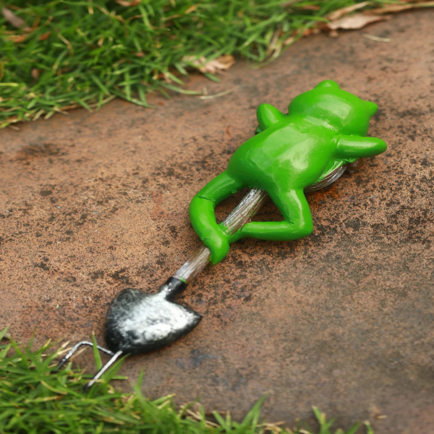 New Increase the charm of your outdoor space with this delightful 1pc creative bonsai frog, rabbit, turtle, and gnome shovel gar