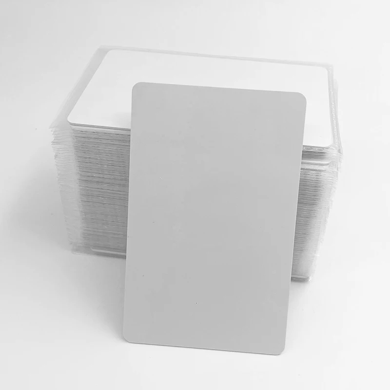 200 個 13.56MHZ 読み取り可能書き込み可能 Ntag 213 チップ NFC カードタグ白光沢黒マットアクセス制御カード IC ブランクカード