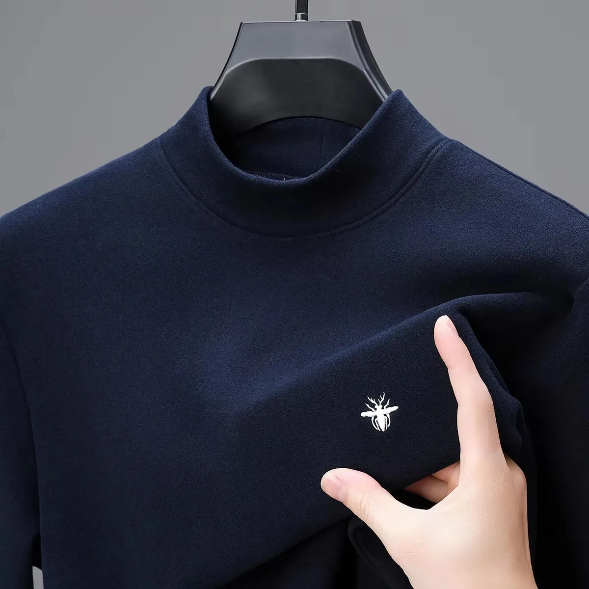 Light luxury brand men's long sleeved T-shirt bee embroidery half high neck German velvet spring and autumn warm casual pullover