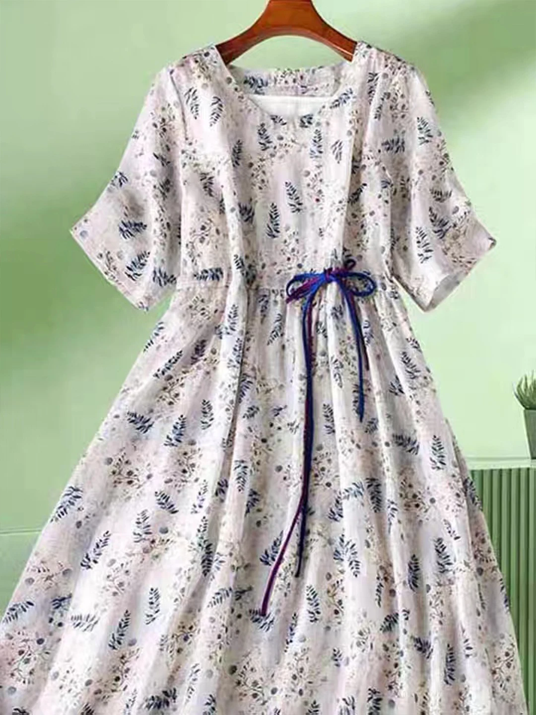 กระโปรงยาวทรงเอ ผ้าฝ้ายลายดอกไม้ฤดูร้อน สำหรับผู้หญิง ทรงหลวม ช่วยพรางหุ่น ทรงวินเทจ ดีไซน์ทันสมัย คอทรงกลม