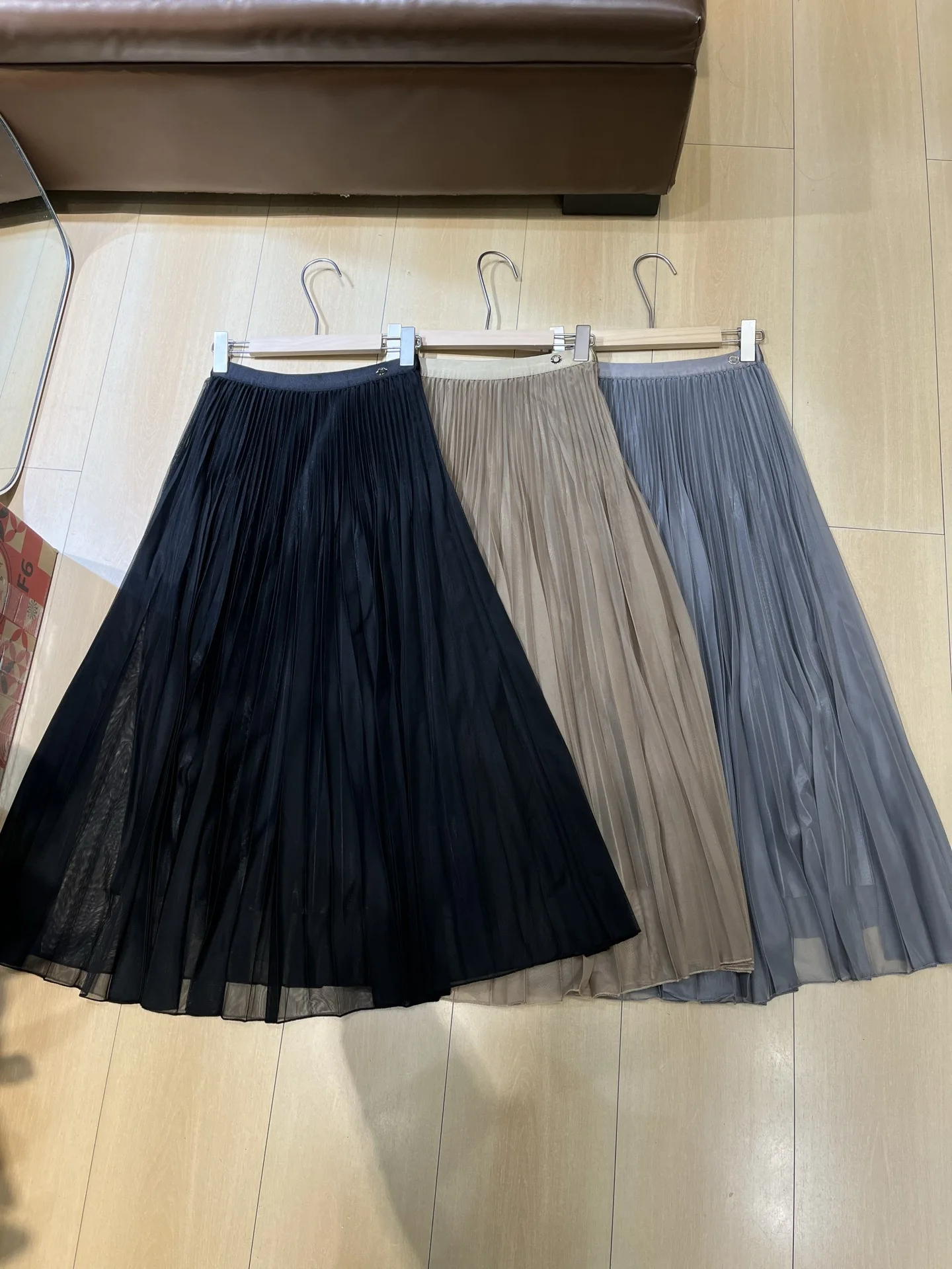 

Elegant Casual Pure Color Mesh Skirt Women's Loose Fit Elastic Waist Midi Skirt for Spring Summer Autumn Fashionable Versatile