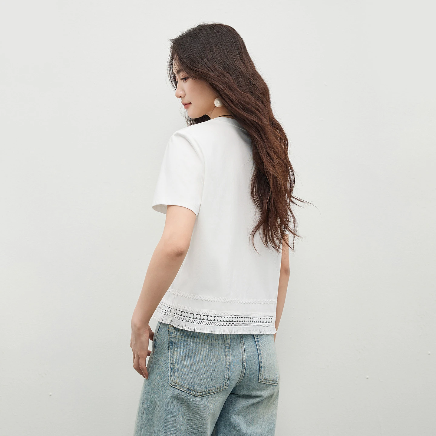 SENTUBILA Ribbed Crew Neck Knit T-shirt for Women 2026 Summer New White Lace Trim Tassel Patch Hem Loose Straight Top 162TK5367