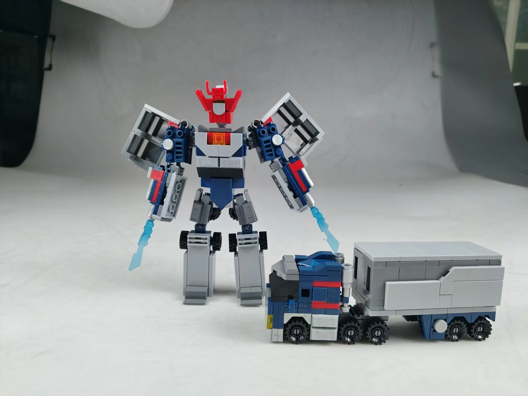 Steel Warrior Dual-Mode Transforming Robot Building Blocks, 2 Forms Cool Stylish Design, Easy Build, Holiday Gift for Boys