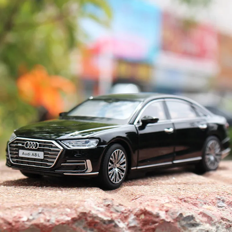 1:32 Audi A8L  Alloy Diecast Toy Vehicles Metal Car Model Shock Absorber Sound Light Collection Car Toys Gift F456