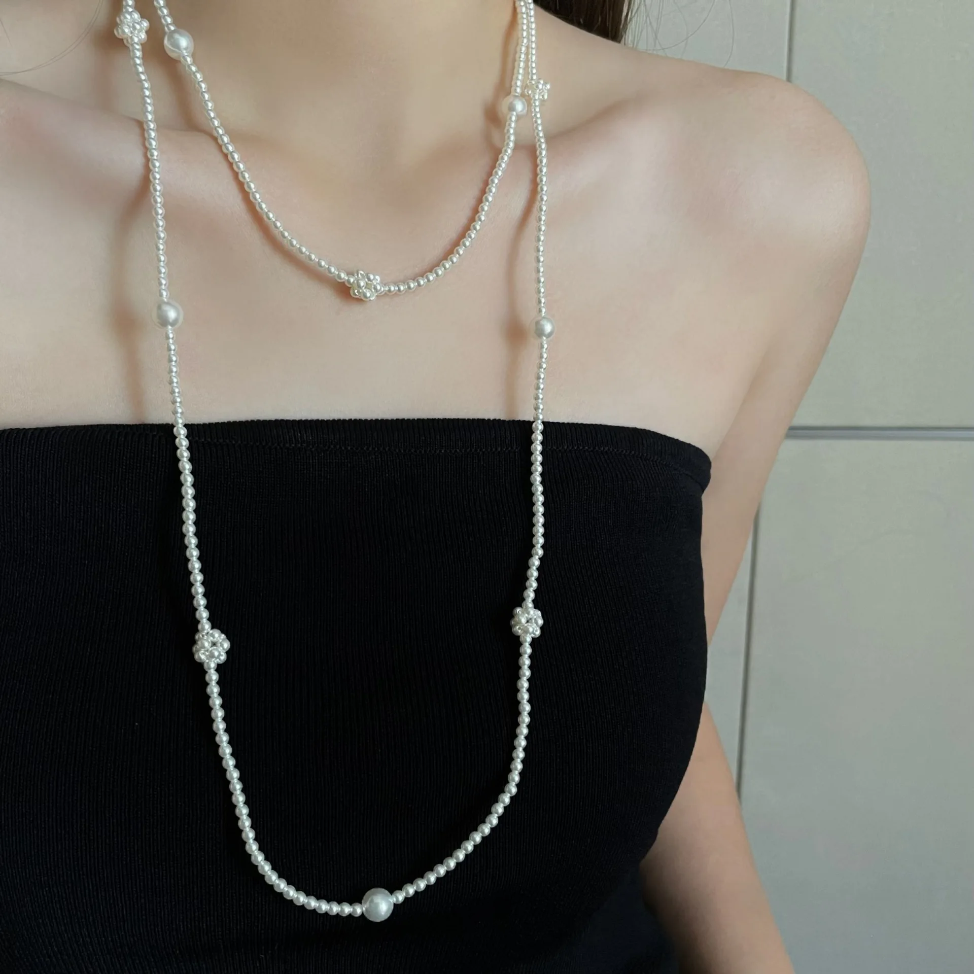 

Длинное ожерелье из чистого серебра S925 премиум-класса с вышитыми бусинами и жемчугом, можно носить с длинными жемчужными бусинами, легкое роскошное нишевое украшение.