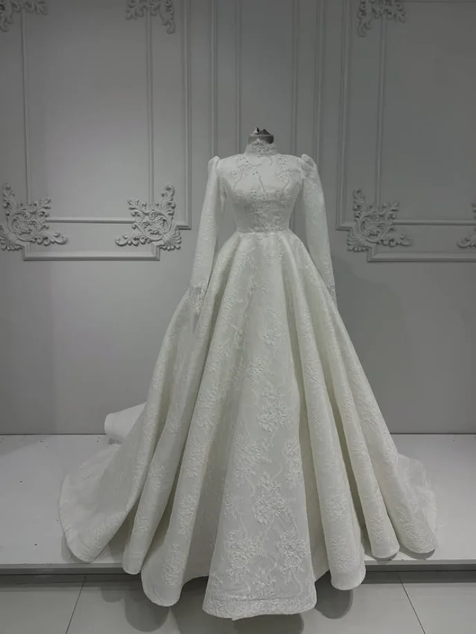 Luxury Lace Applique Muslim Wedding Dresses High Neck Beaded Long Sleeve Princess Middle East Church Brdidal Gown Customsized