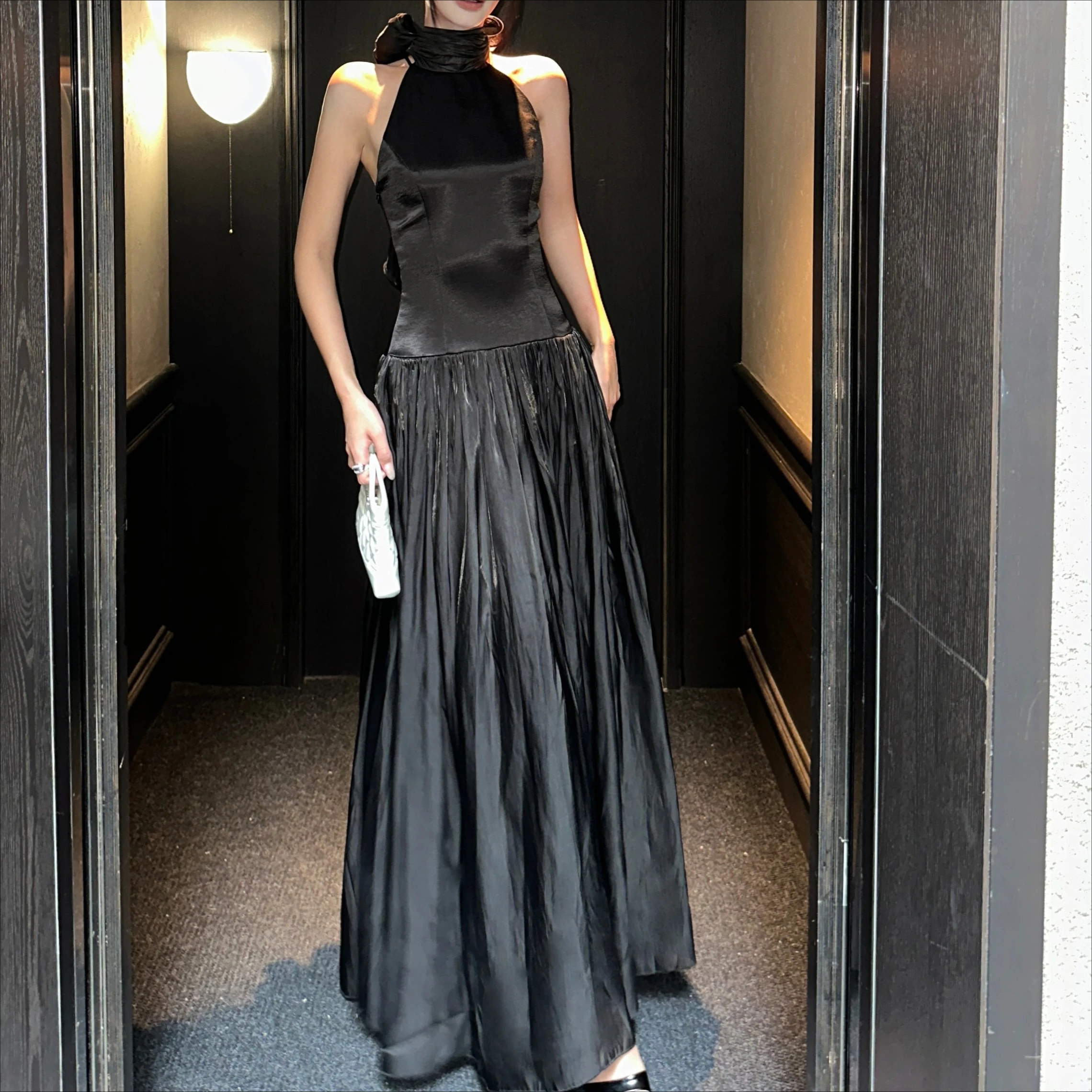 Sukienka halter z błyszczącymi zdobieniami, damska, bez rękawów, letnia, na wakacje, na imprezę, z wysoką talią, elegancka, dopasowana sukienka bodycon, elegancka odzież damska z wysoką talią.