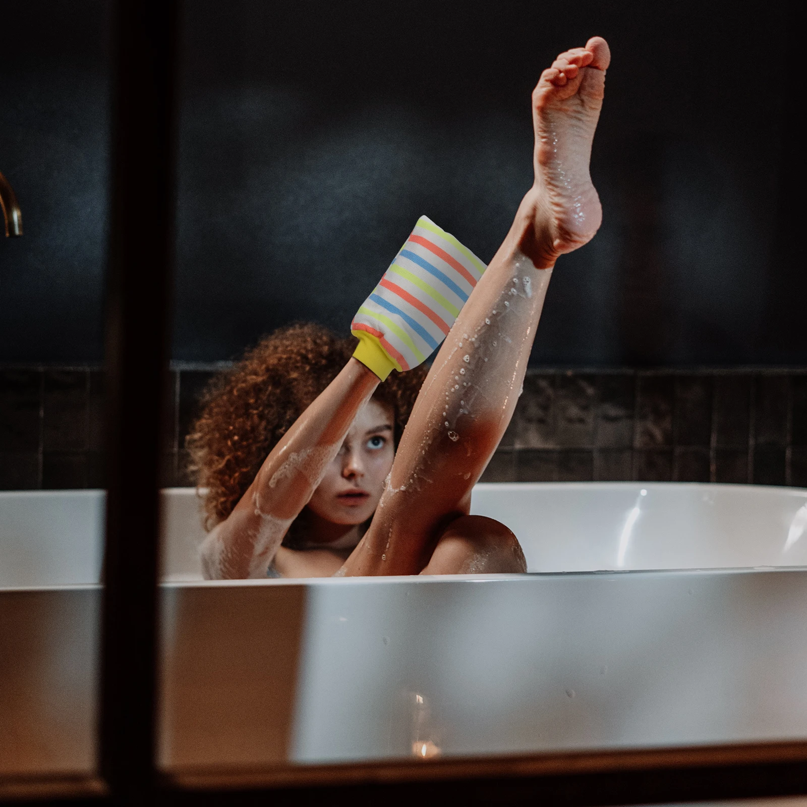 

4pcs Bathing Exfoliating Gloves Shower Scrubber Glove Body Wash Mitts Durable Bath Tool For Home Use (Colorful)