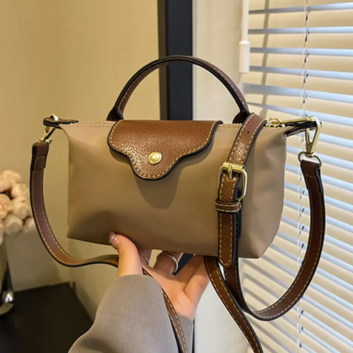 

2025 Trendy! Elegant Solid - Color Mini Tote Bag with Adjustable Strap - Perfect for Parties, Matches Party Dresses Beautifully