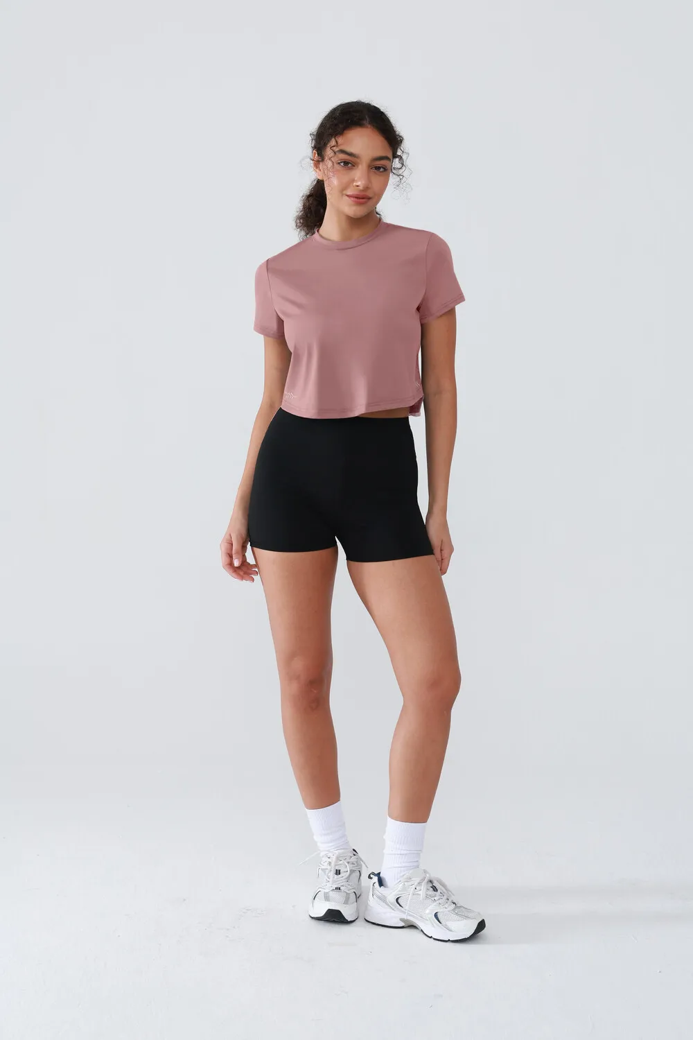 المرأة قصيرة الأكمام اليوغا تي شيرت الصيف بلون رياضة المحاصيل الأعلى تنفس سريعة الجافة تشغيل بلوزة الإناث تجريب الملابس