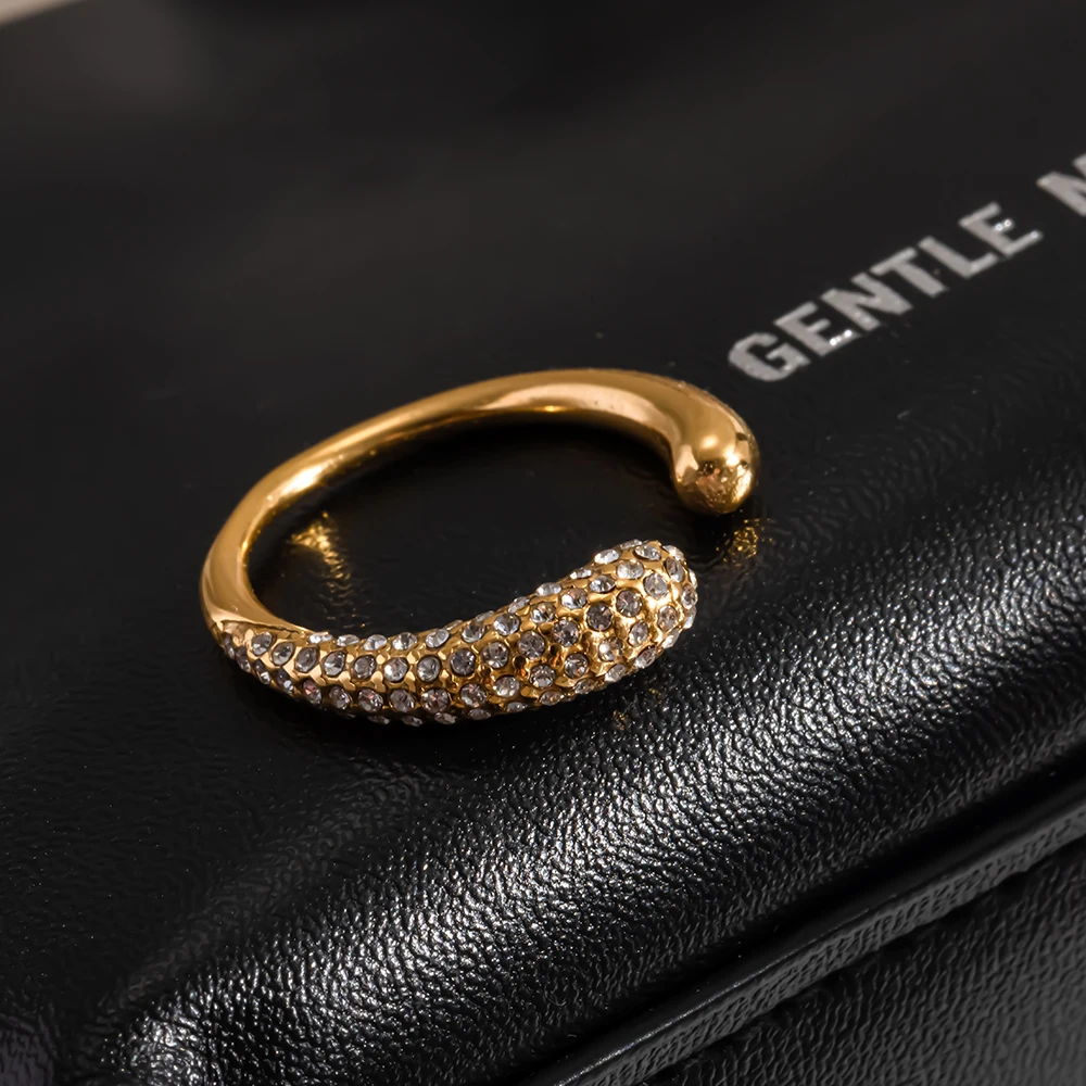 Exquisite 18K Gold Plated Snake Shape Pavé Zirconia Open Ring Stainless Steel Waterproof Band Luxury Statement Jewelry for Women