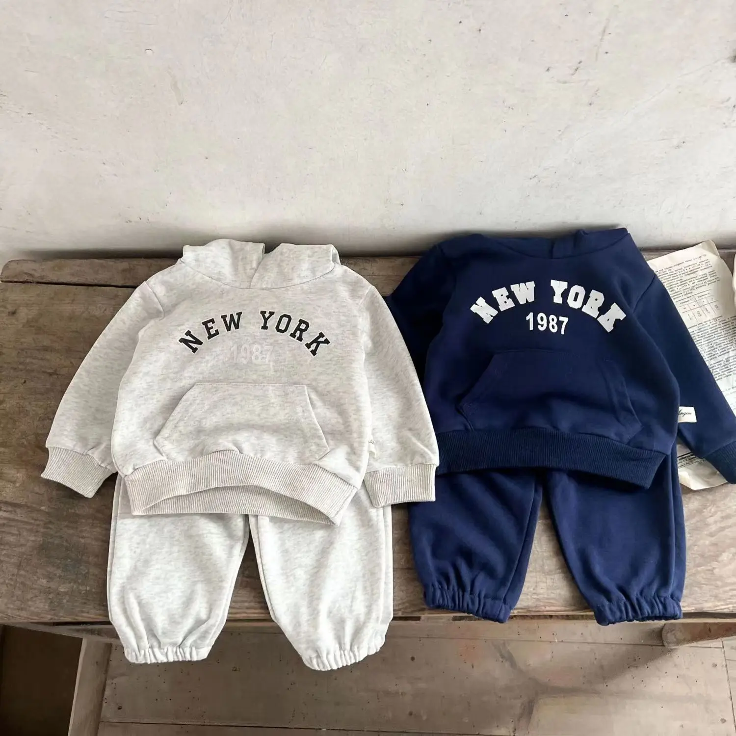 

2023 Korean Spring New Line Boys And Girls Sports Set Boys Cotton Hooded Sweater Pants Two Piece Set Kids Outfits