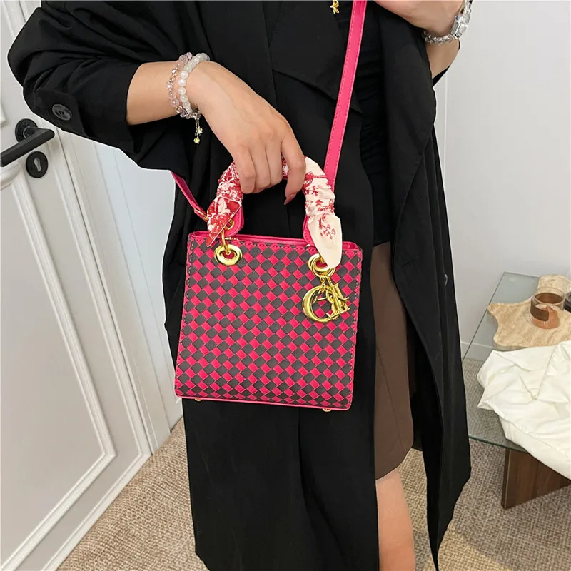 

Игривый темперамент, американская ретро-сумка через плечо контрастного цвета, привлекательная легкая и универсальная для прогулок, поездок на работу и даты