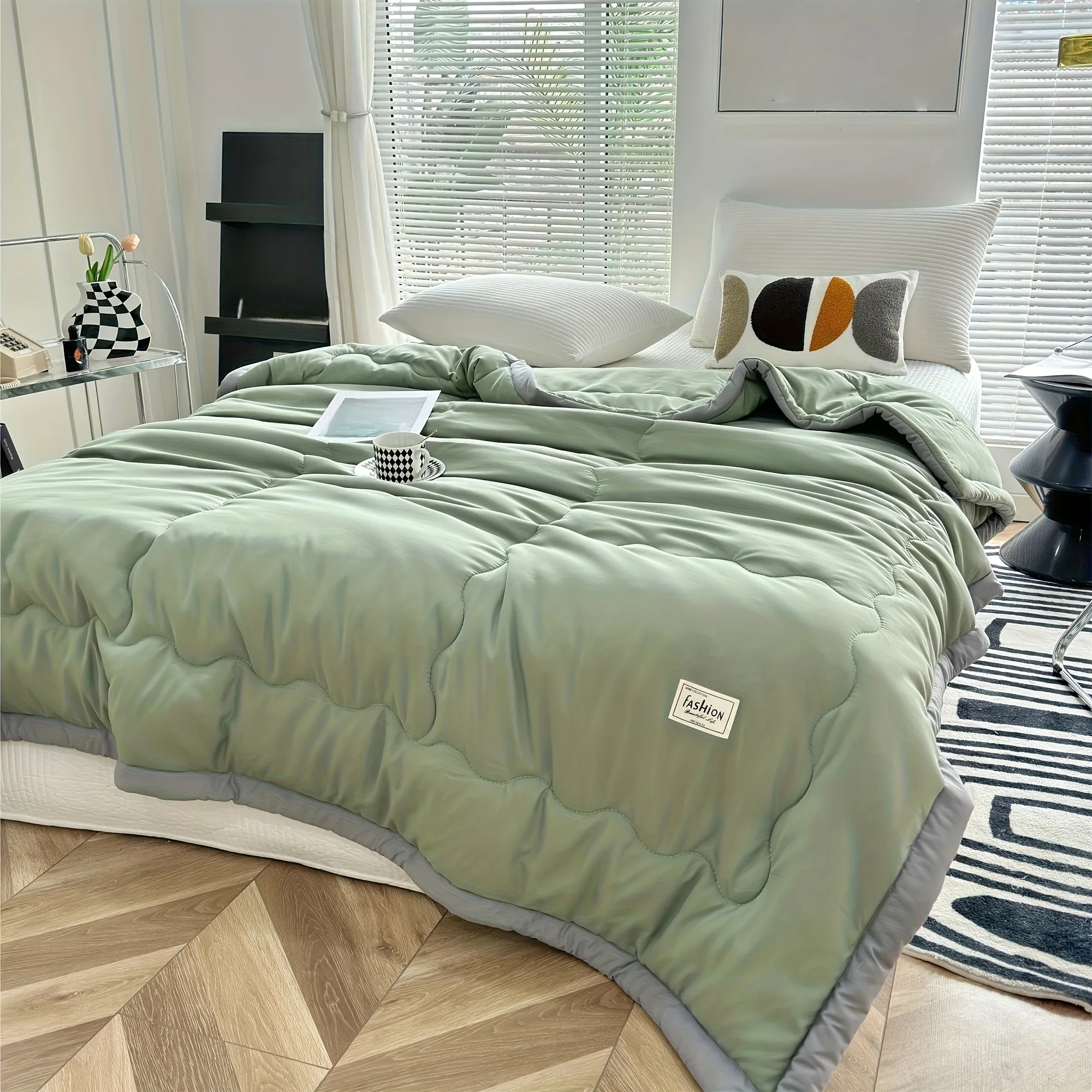 

Ultra-Soft Thin Quilt - Lightweight Breathable Skin-Friendly 100% Polyester Machine Washable for All Seasons