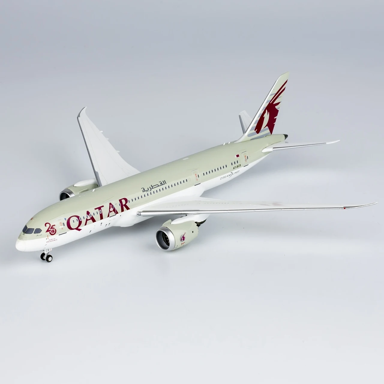 59011 طائرة قابلة للجمع هدية NG نموذج 1:400 الخطوط الجوية القطرية "Dreamliner" بوينغ B787-8 دييكاست نموذج طائرة A7-BCB