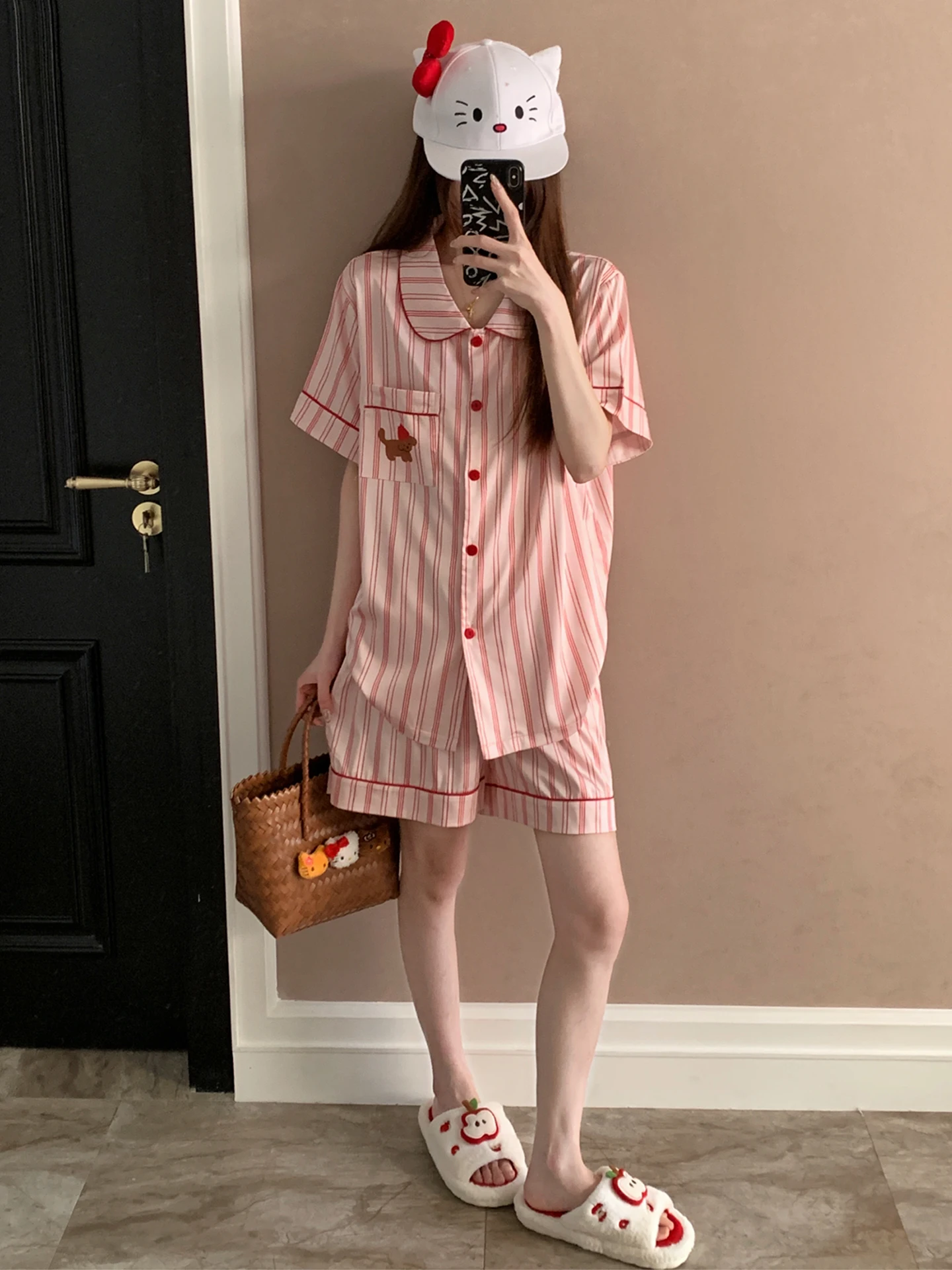 

Летний комплект домашней одежды из ледяного шелка для женщин: футболка с коротким рукавом и шорты, охлаждающий эффект, большие размеры, розовые полоски, с принтом собаки, весна 2026, новинка