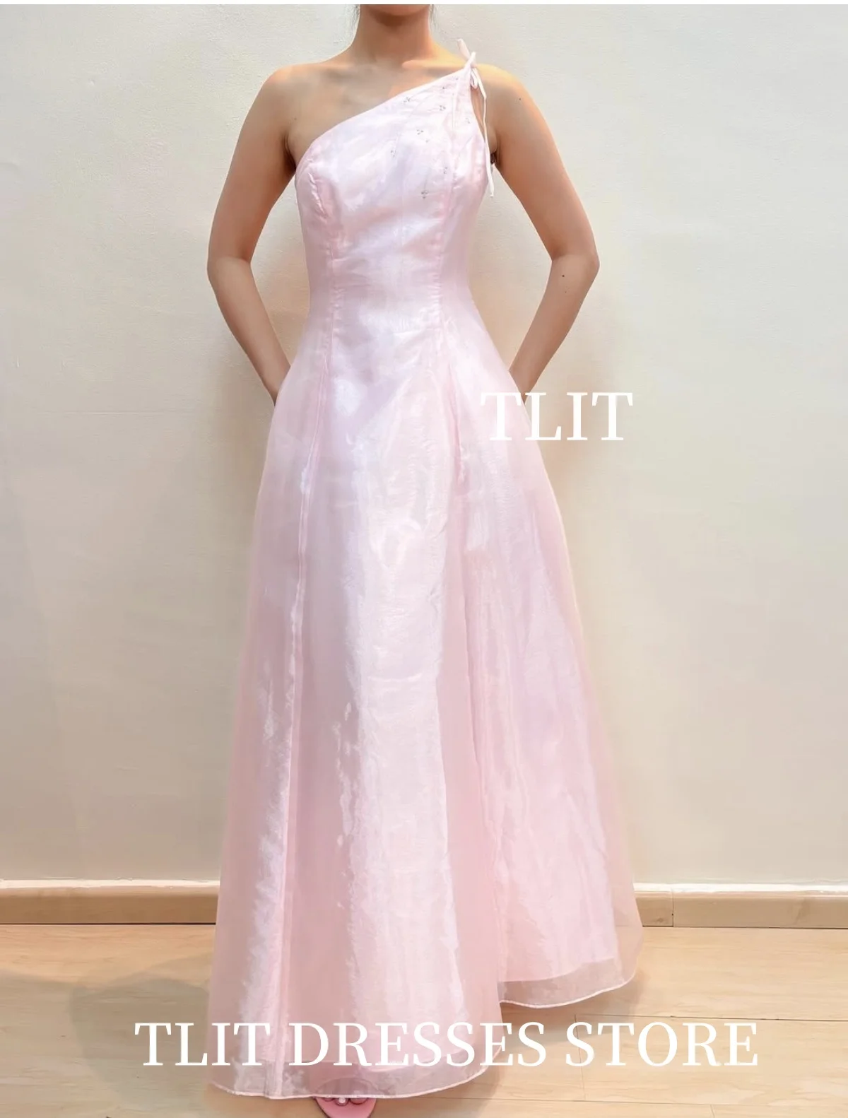 TLIT Simple Light Pink Organza Evening Dress Customized Strapless One-Shoulder SequinedProm Gown A-Line Sleeveless تنور