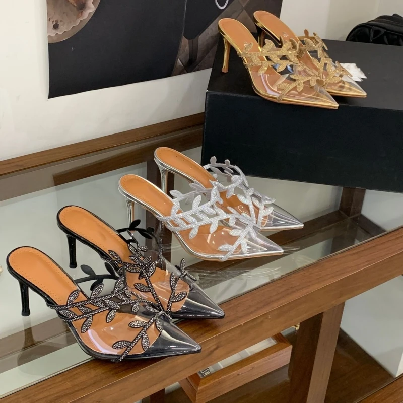 

Новые летние женские босоножки на высоком каблуке с декором из страз и листьев, закрытые шлепанцы и прозрачные босоножки с острым носком
