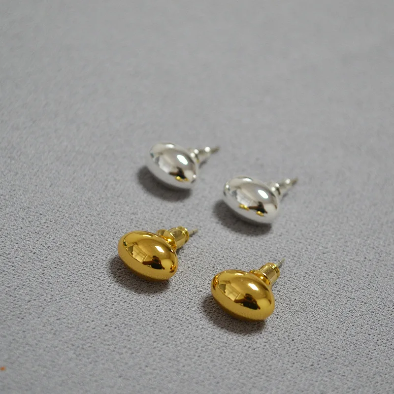 

Серьги-гвоздики из латуни с бусинами маленького размера 18K в стиле панк