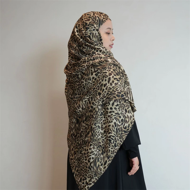 Nuova protezione solare voile sottile sciarpa da donna Hijab classico sciarpe con stampa leopardata morbida signora Foulard viscosa scialli avvolgenti femminili