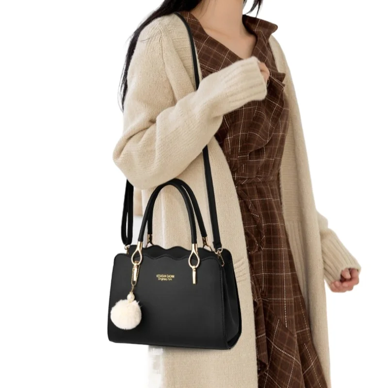

New Stylish and Spacious Handbag for Women, Perfect for Middle-aged Mothers, Suitable for Shoulder or Crossbody Use.