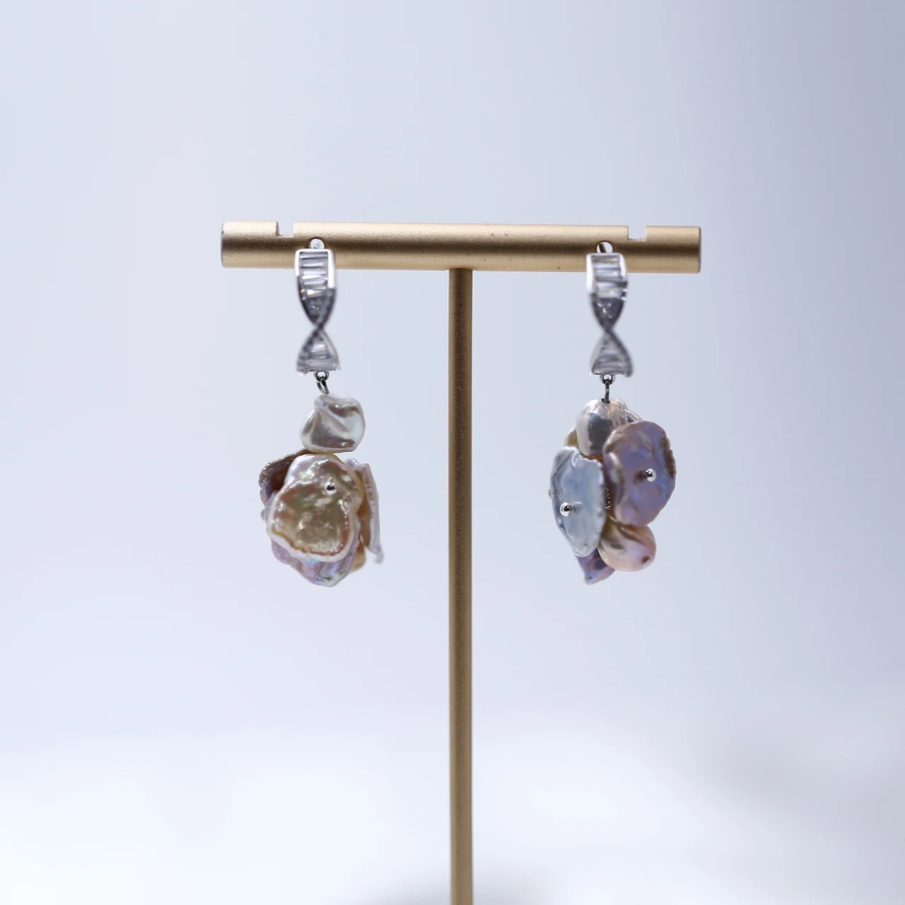 

Серьги-гвоздики из пресноводного жемчуга Кеши с лепестками белого золота, фиолетового и розового цветов, изысканные ювелирные изделия, подарок