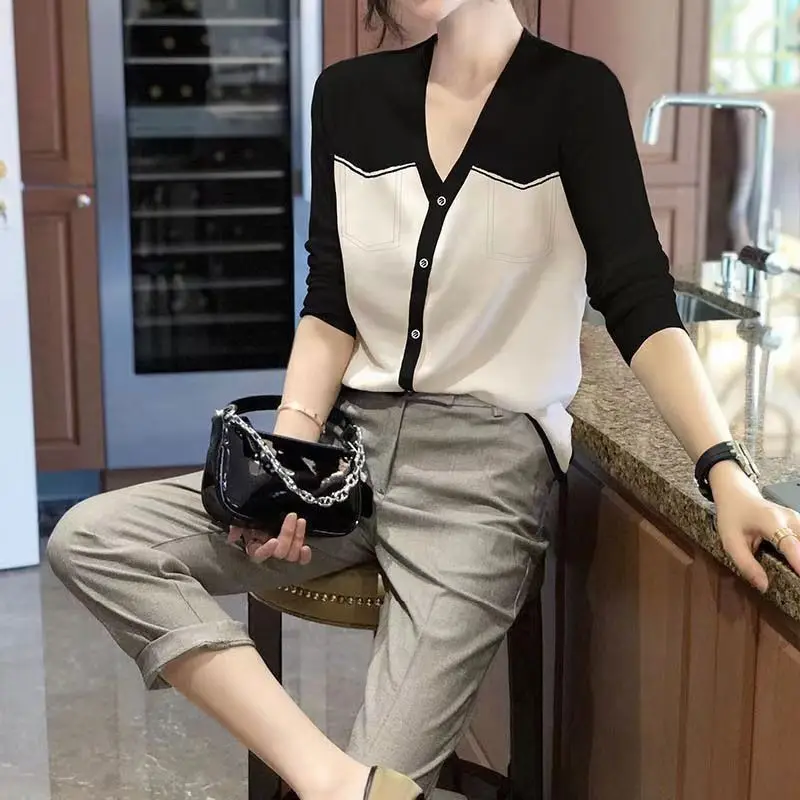 

Spring Autumn Women's Button V-Neck Solid Long Sleeve Sweater Knitted Undershirt Casual Elegant Office Lady Vintage Tops