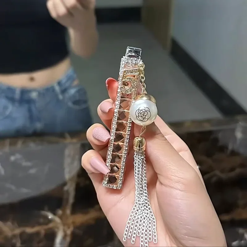 Fashionable Luxury Diamond Studded Tassel Lighter Metal Unusual Portable Butane Inflatable Lighter Women\'s Smoking Gift
