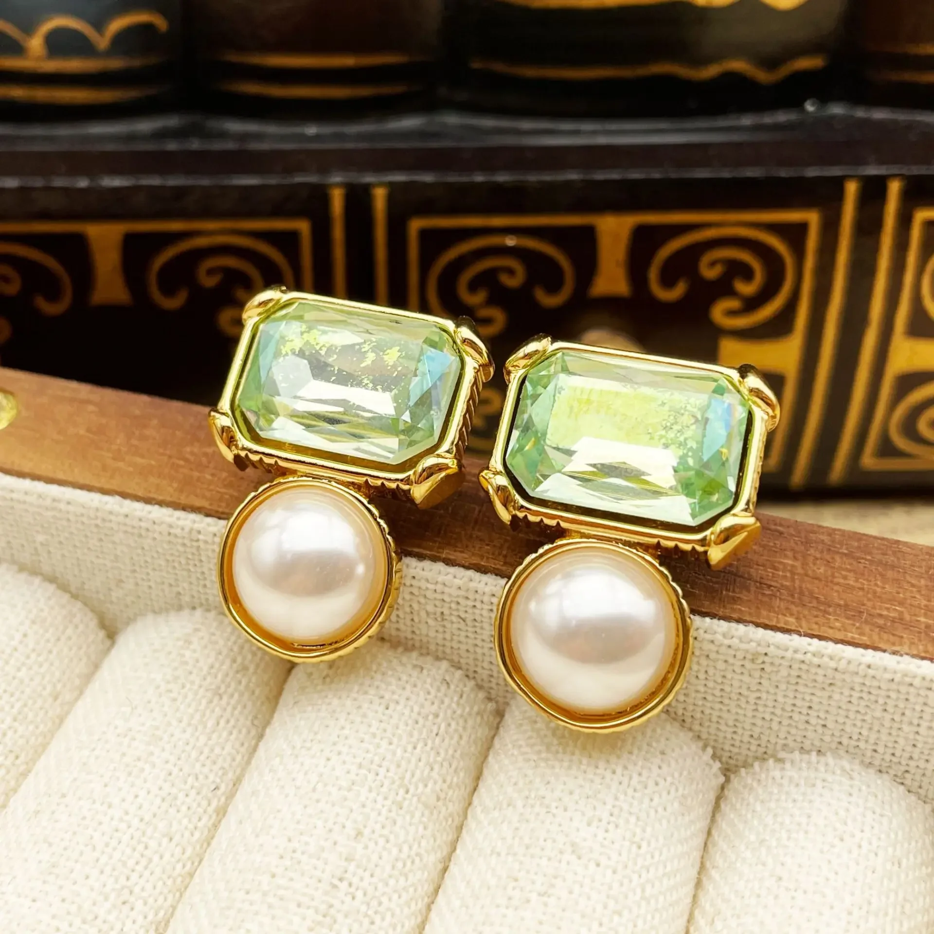 

French retro court style geometric pearl simple light luxury high-end stud earrings