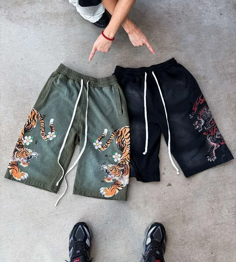 

Men Vintage Washed Sweat Shorts Streetwear Harajuku Tiger Graphic Print Distressed Ripped Raw Hem Loose Drawstring Summer Casual