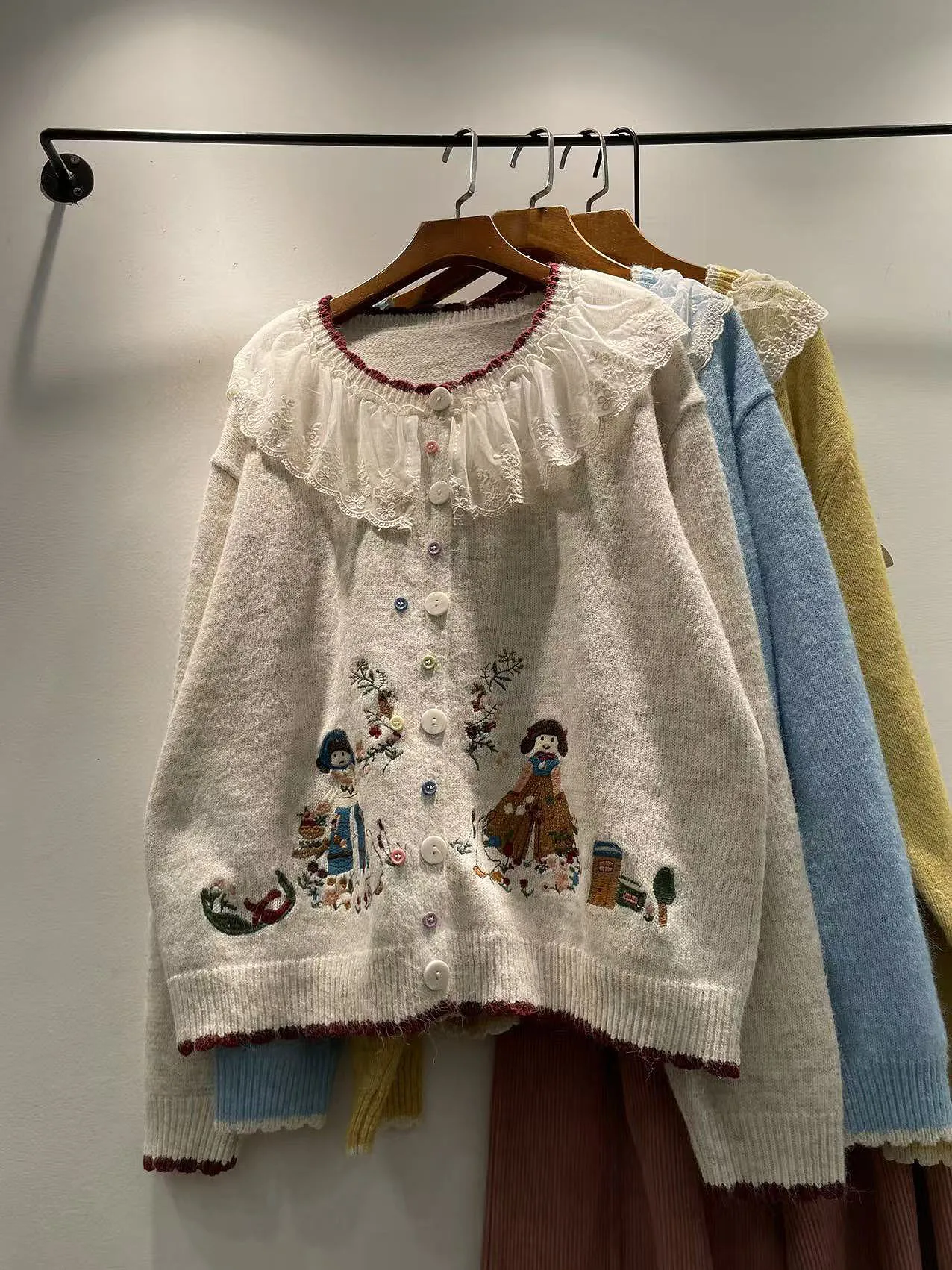 

Autumn Winter Loose Long Sve Lace Trim Collar Embroidered Single Button Sweater Cardigan for Women Soft Comfortable Girl S...