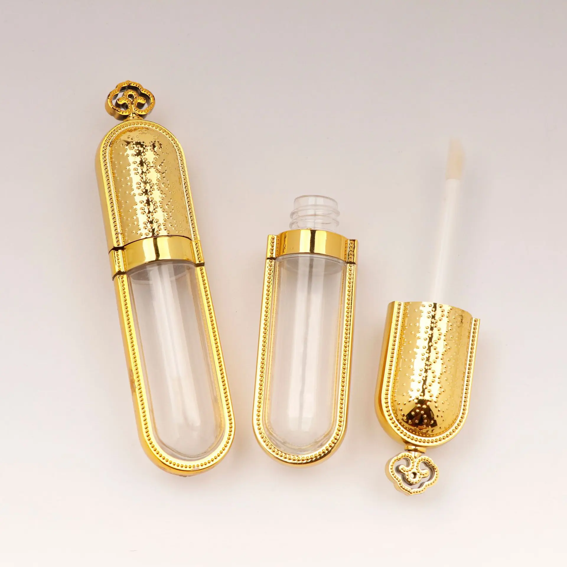 2026 أنابيب ملمع الشفاه الوردي الجديدة 5 مللي ، زجاجة بلسم الشفاه الفارغة ، سطح ذهبي على شكل قلب ، حاوية تعبئة مستحضرات التجميل لأحمر الشفاه #1