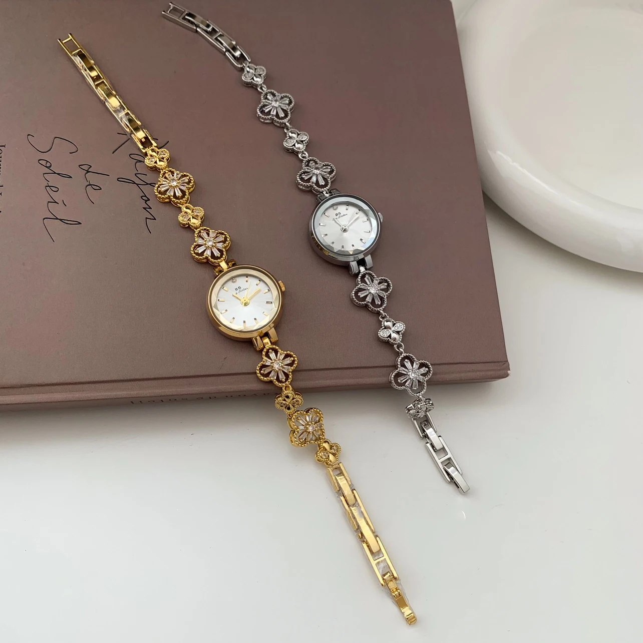 Luxury Women's Watches Elegant Fashion Clover Diamond Skeleton Bracelet Wristwatch Temperament Small Dial Quartz Ladies Watch